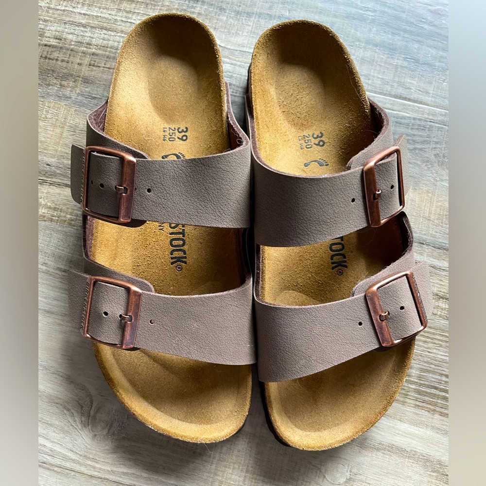 Women’s Arizona Birkenstock 2-strap sandals 39/250 (women’s 8/8.5) Mocha-NWOT